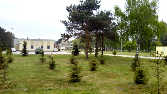 Teren Jednostki Wojskowej w Tomaszowie Mazowieckim, widok od ulicy Bema, PL, EU. CC0