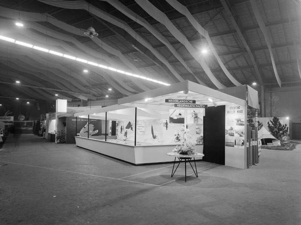 Tentoonstellingen, stands, goed kamp, Bestanddeelnr 165-0056
