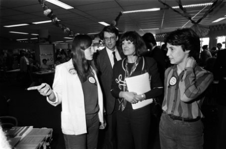 Ter gelegenheid van Internationale Vrouwendag opende staatssecretaris dAncona in, Bestanddeelnr 932-0268