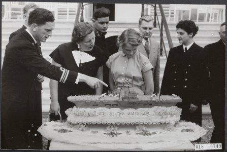 Ter gelegenheid van de 15e verjaardag van prinses Irene bood hedenmiddag een dep, Bestanddeelnr 018-0749