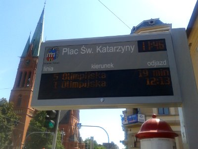 Tablica Systemu Informacji Pasażerskiej na placu św. Katarzyny
