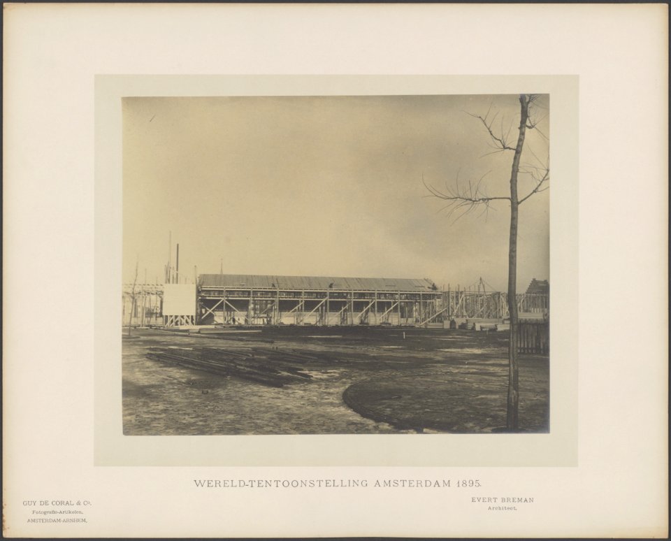 Tentoonstellingshal in opbouw. Architect Evert Breman, Bestanddeelnr 74