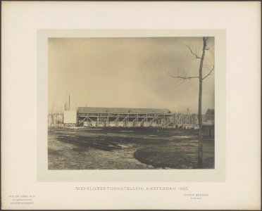 Tentoonstellingshal in opbouw. Architect Evert Breman, Bestanddeelnr 74