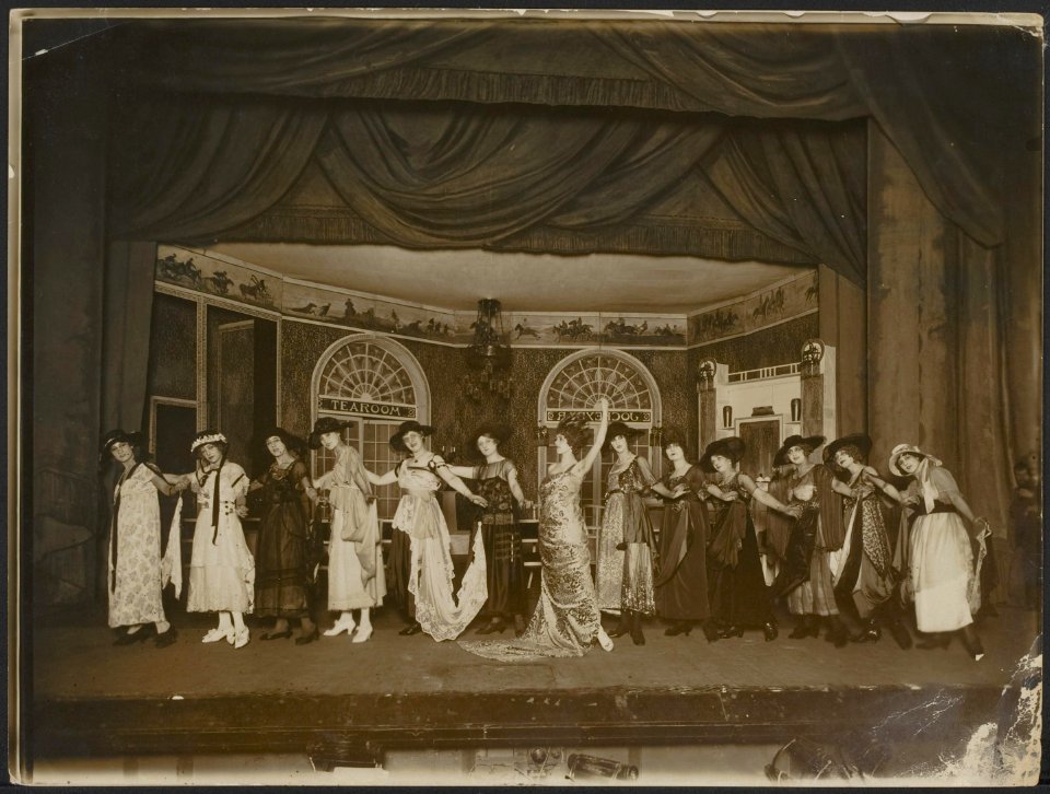 Tafereel uit het theaterstuk Vendetta., Bestanddeelnr 158-2145