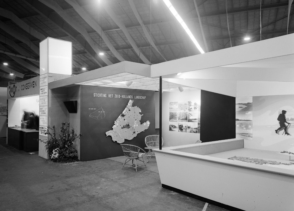 Tentoonstellingen, stands, goed kamp, Bestanddeelnr 165-0054