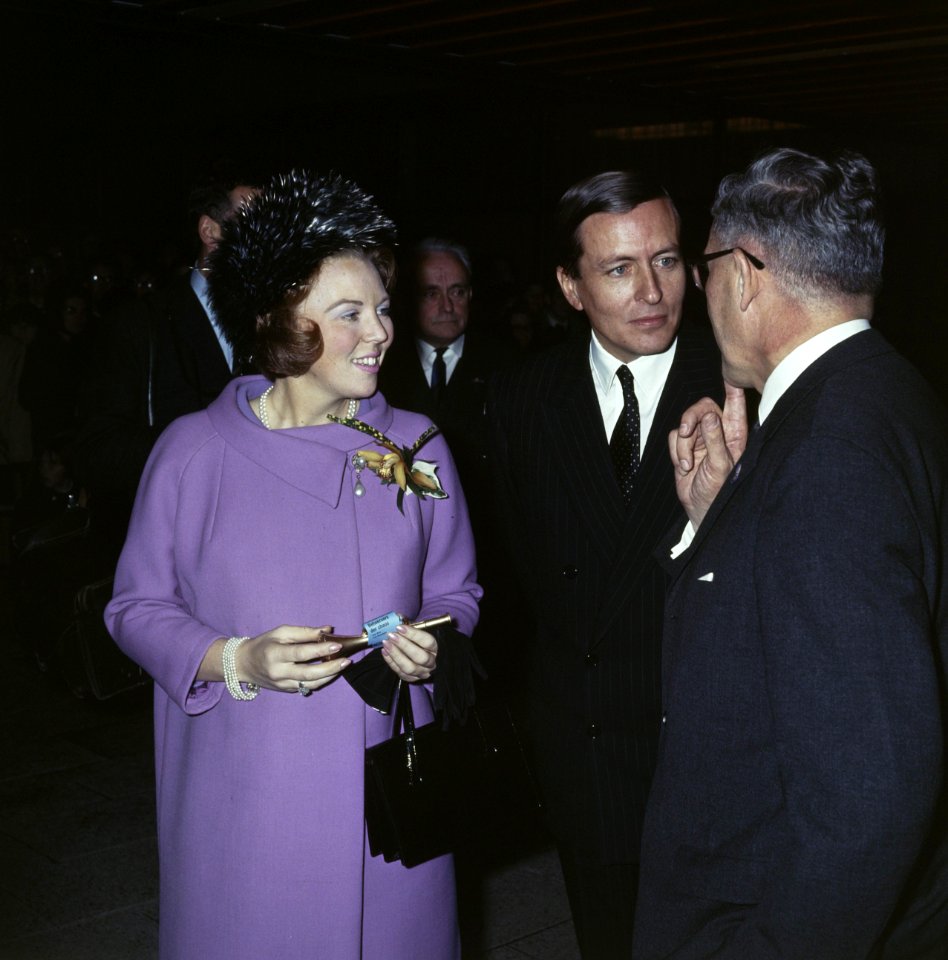 Ten gevolge van ondertrouw HKH Prinses Margriet , feest Doelen, Rotterdam aanko, Bestanddeelnr 254-7957