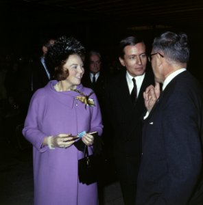 Ten gevolge van ondertrouw HKH Prinses Margriet , feest Doelen, Rotterdam aanko, Bestanddeelnr 254-7957