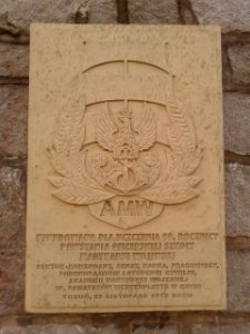 Tablica pamiątkowa na Pomniku Kotwica w Toruniu