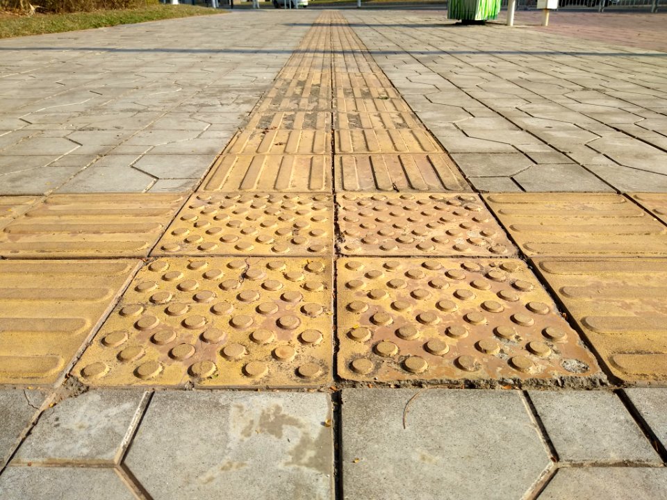 Tactile paving in China 2
