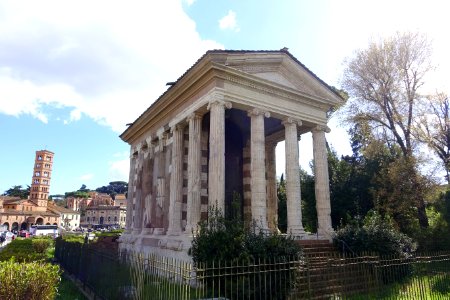 Temple of Portunus, view 1 - Rome Italy - DSC00507