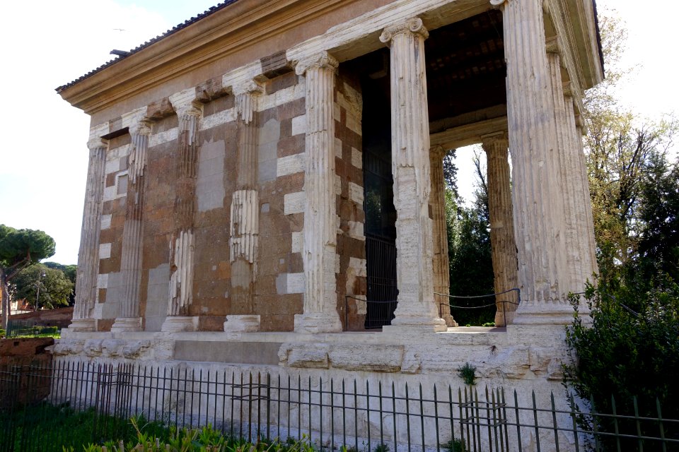 Temple of Portunus, view 4 - Rome Italy - DSC00503