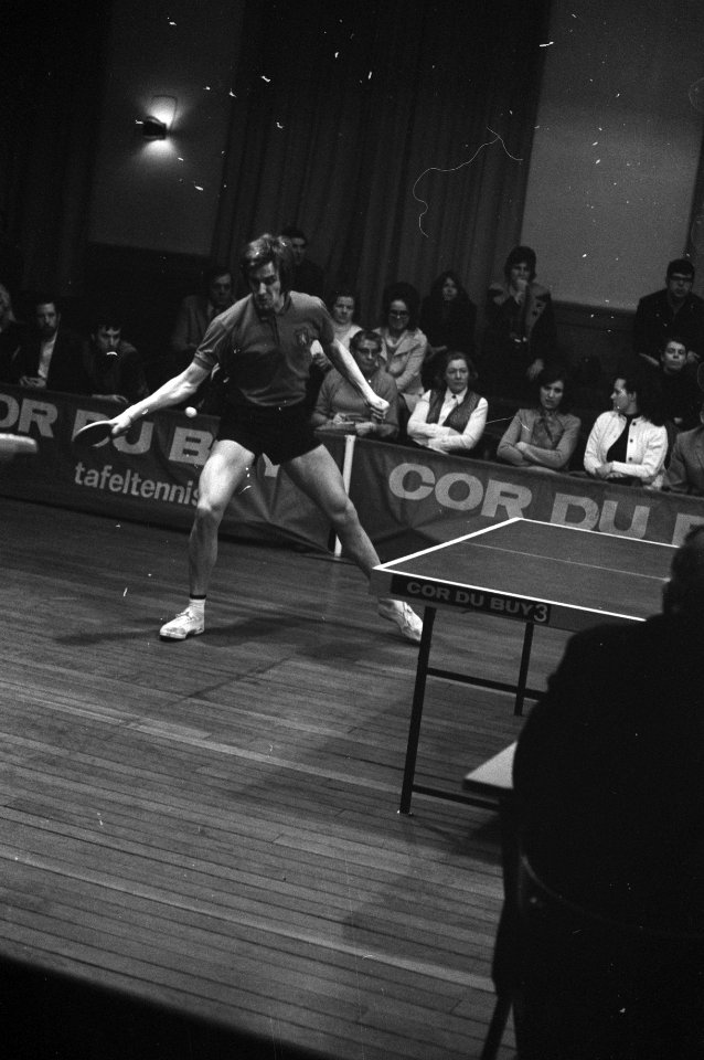 Tafeltenniswedstrijd Nederland-België in Amsterdam, Bert Schoofs in actie, Bestanddeelnr 925-3946