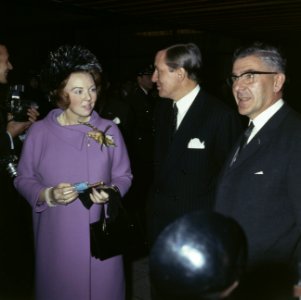 Ten gevolge van ondertrouw HKH Prinses Margriet, feest Doelen, Rotterdam rechts, Bestanddeelnr 254-7959