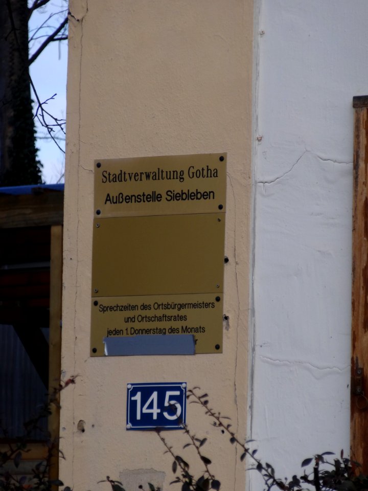 Tafeln am ehemaligen Wohnhaus von Gustav Freytag in Siebleben