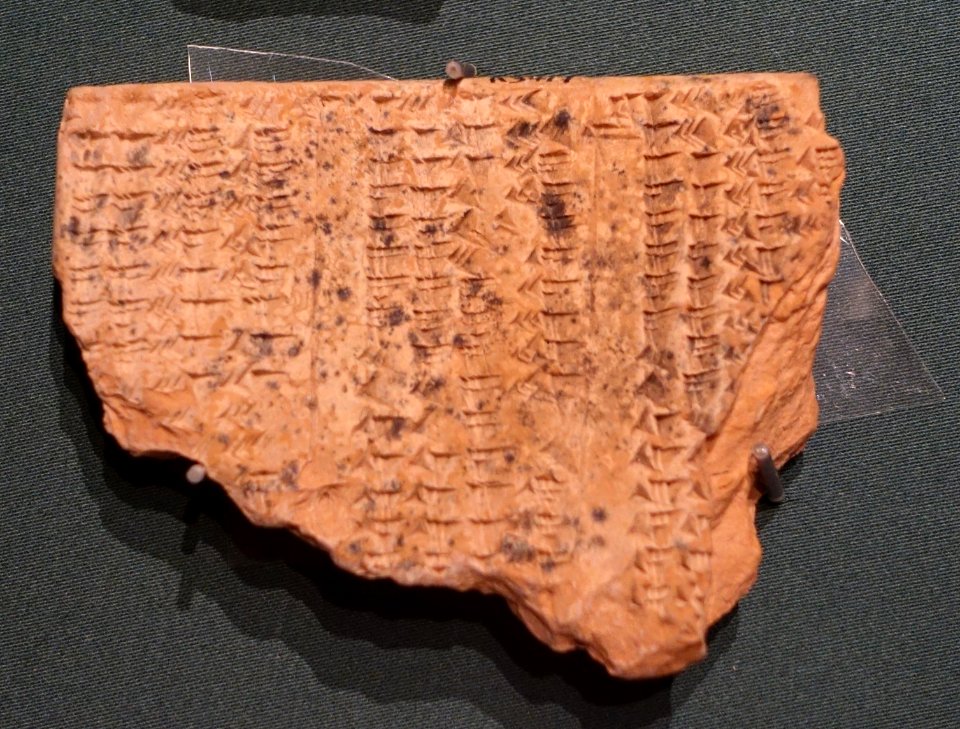 Tablet giving daily motion of the sun for Seleucid year 124, 187-186 BC - Oriental Institute Museum, University of Chicago - DSC07190