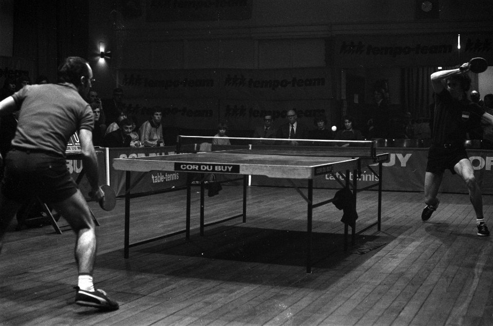 Tafeltenniswedstrijd Nederland tegen België in Amsterdam Bert van de Helm in a…, Bestanddeelnr 925-3945