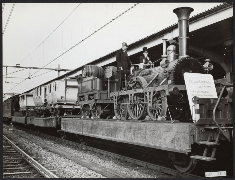 T.g.v. het 100 jarig bestaan van de spoorlijn Arnhem-Oberhausen (Duitsland) is e, Bestanddeelnr 057-1154