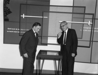 Tentoonstellig in het Gemeentemuseum te Den Haag Twee Meesters , Roland Holst (l, Bestanddeelnr 909-9602