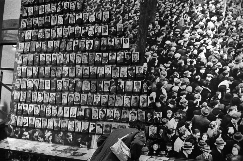Tentoonstelling Februaristaking 1941-1981 in Amsterdams Historisch Museum, (pas)fotos van toenmalige stakers, Bestanddeelnr 931-3416