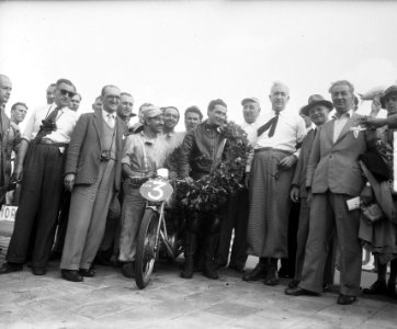 T.T.Races Assen. Bruno Ruffo (winnaar 125cc), Bestanddeelnr 904-0668