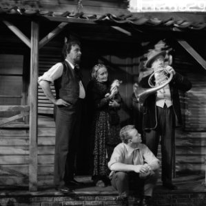 T. V. spel Mijn hart is in het hoogland . J. Schmitz , M. Knoop , Dick Bos en , Bestanddeelnr 912-3829