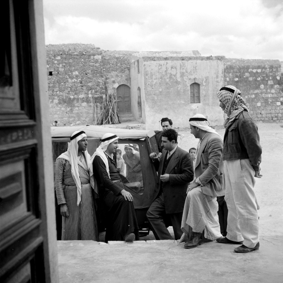 Tafereel in Zaita, een dorp dichtbij de (toenmalige) grens tussen Jordanië en Is, Bestanddeelnr 255-5585