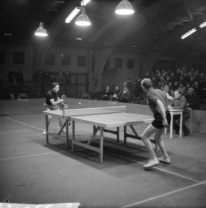 Tafeltennis Nederland tegen Belgie, spelmoment links P Julian (Belgie) en M Co, Bestanddeelnr 915-9817