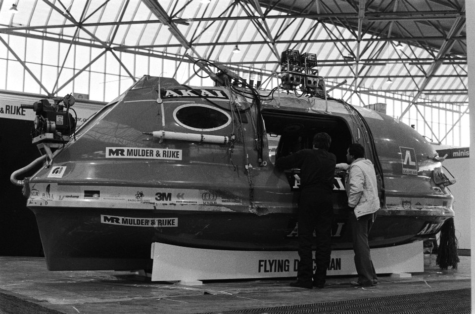 Tentoonstelling Europoort'85 in de RAI (reddingsboot) Flying Dutchman, Bestanddeelnr 933-4806