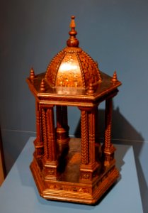 Tabernacle, Japan, late 1500s to early 1600s AD, lacquered wood, mother-of-pearl, gold - Peabody Essex Museum - DSC07674