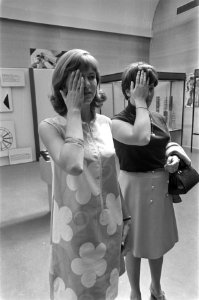 Tentoonstelling Een kijkhuis in Amsterdam in Artis. Door een oog te sluiten zi, Bestanddeelnr 921-4314