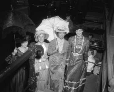 T.g.v. het 50 jarig bestaan van een Amsterdame confectiefabriek ANCO, modeshow i, Bestanddeelnr 909-9263