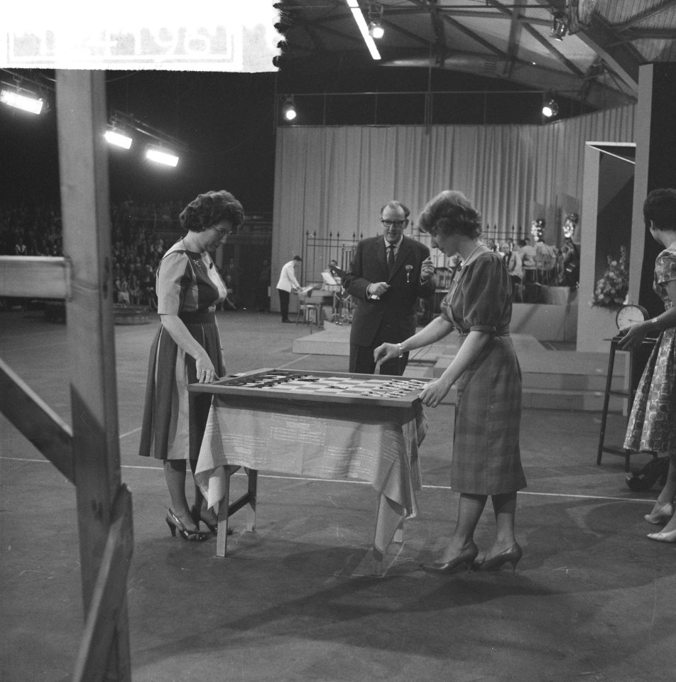 T. V. toto in de Expohal, Bestanddeelnr 912-4196