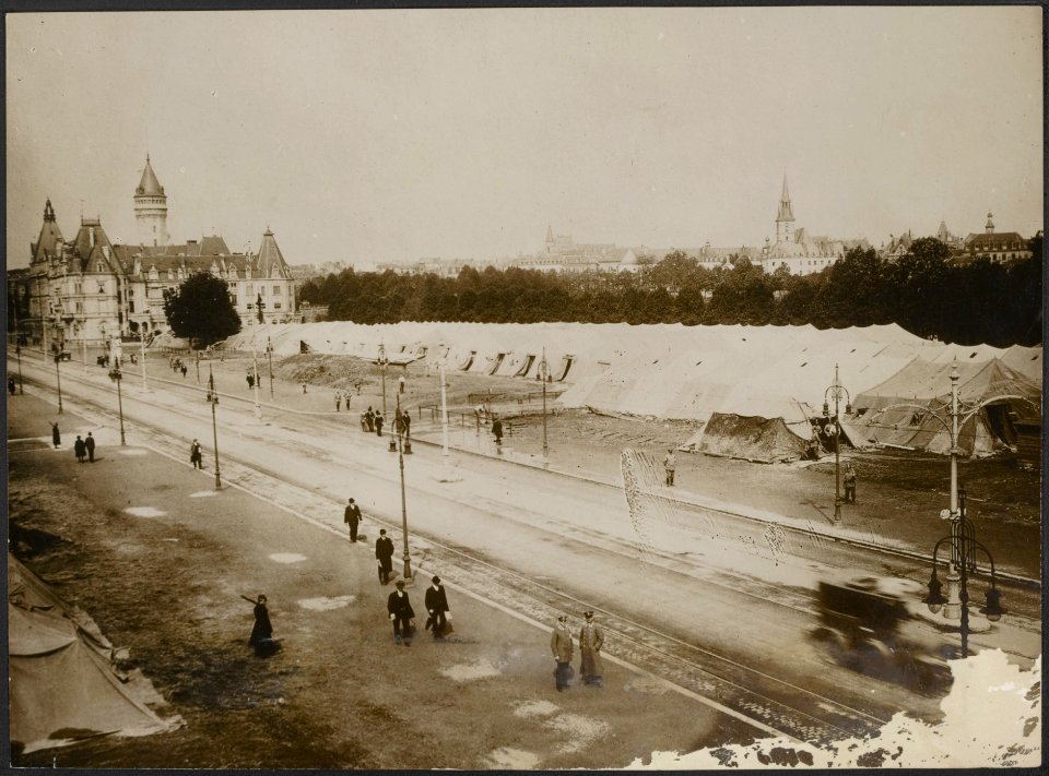 Tentenkamp te Luxemburg waar de Duitsche Keizer Wilhelm II thans verblijf houd, Bestanddeelnr 158-2436