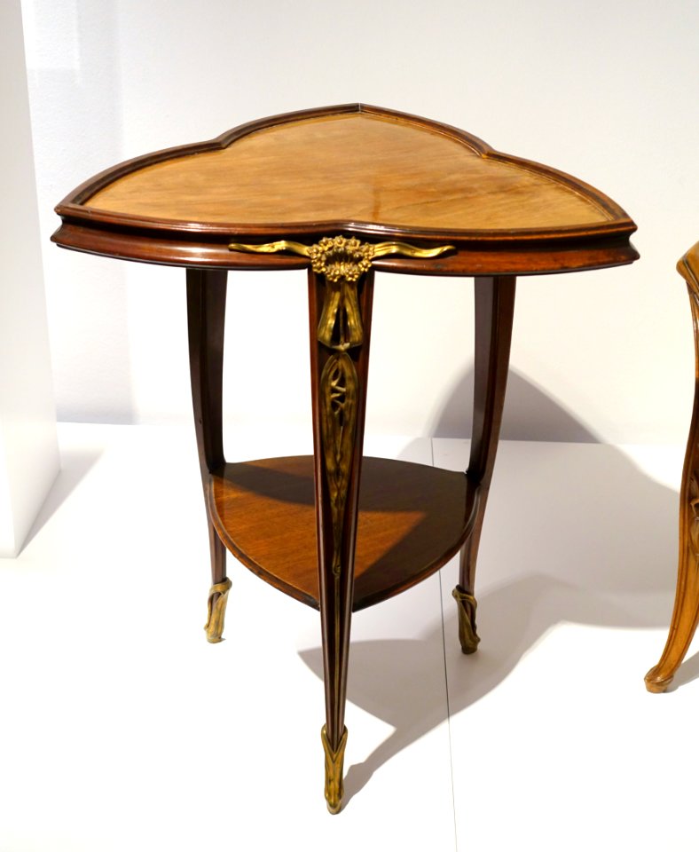 Table, Louis Majorelle, Nancy, c. 1902, walnut, gilt bronze - Bröhan Museum, Berlin - DSC03974