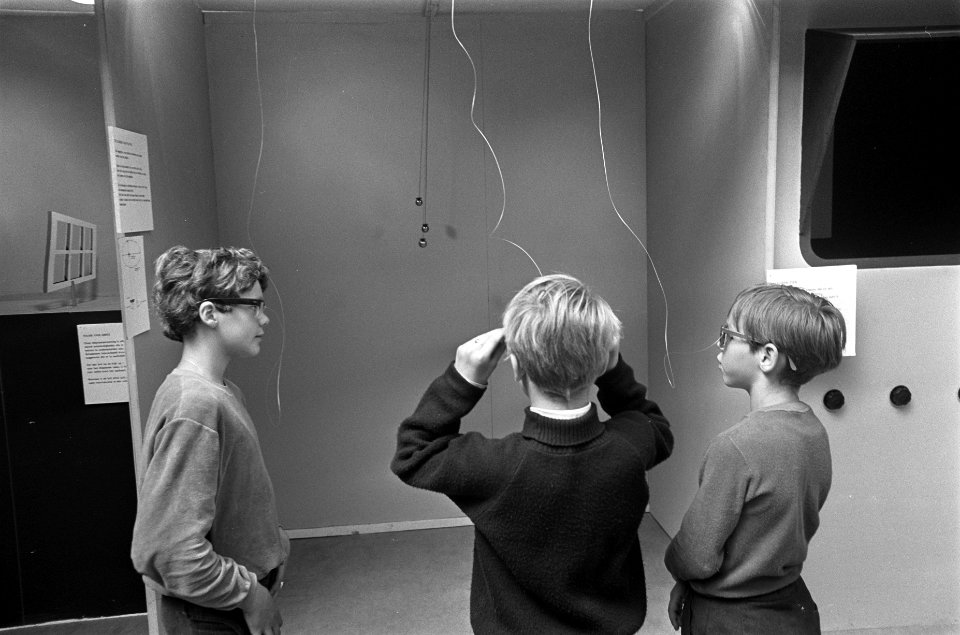 Tentoonstelling Een kijkhuis in Amsterdam in Artis. Door een oog te sluiten zi, Bestanddeelnr 921-4315