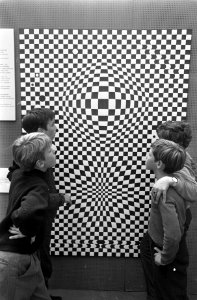 Tentoonstelling Een kijkhuis in Amsterdam in Artis. Optisch bedrog, plat die b, Bestanddeelnr 921-4313