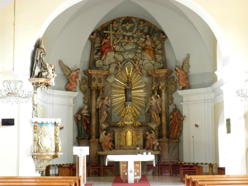 Třebovice Mary church altar