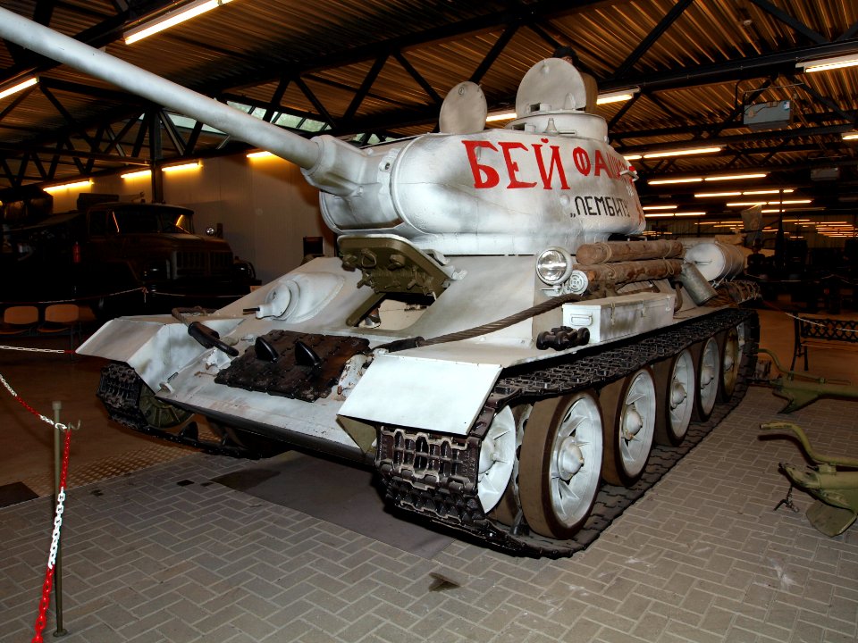 T-34 slash 85 pic3