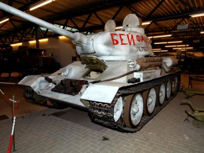 T-34 slash 85 pic3