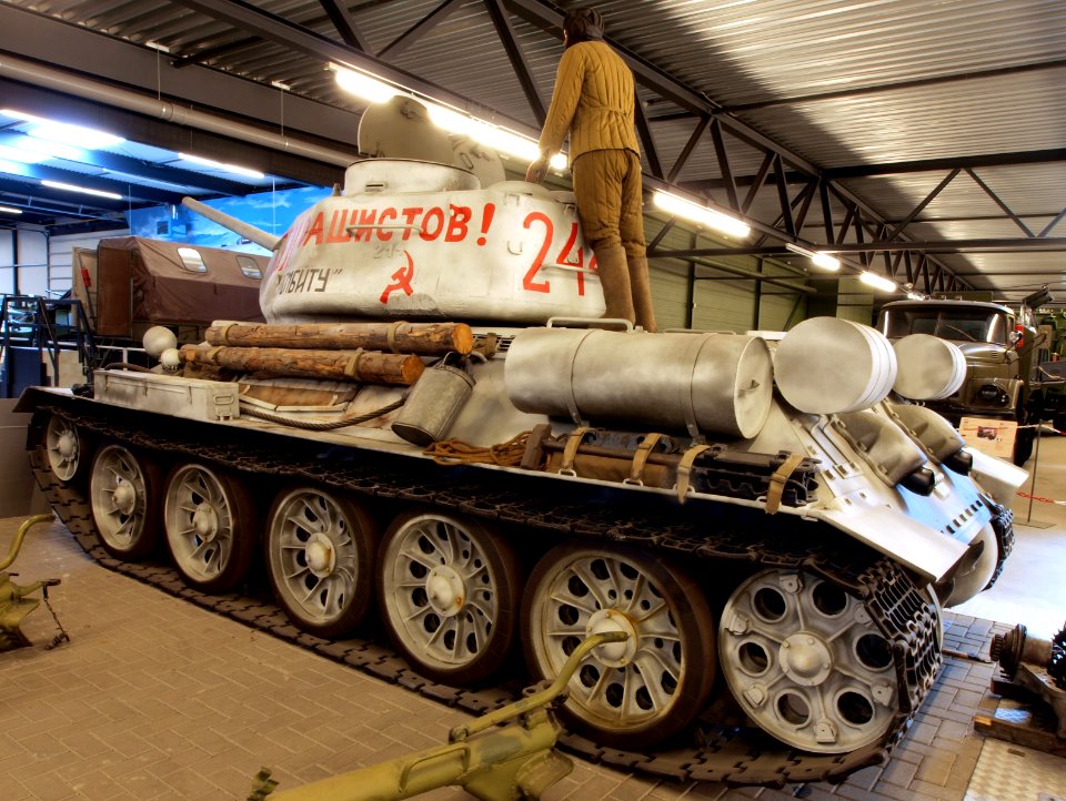 T-34 slash 85 pic1