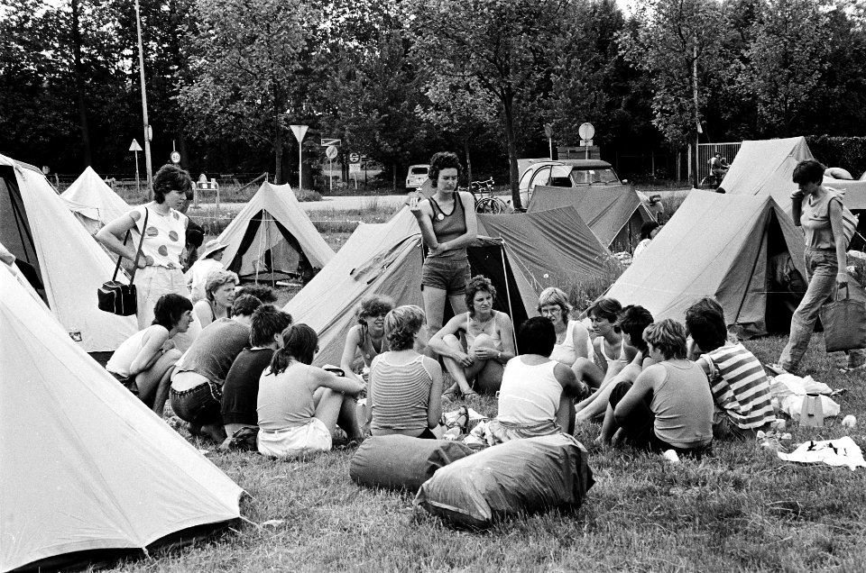 Tentenkamp op Universiteitsterrein De Uithof in Utrecht i.v.m. antikernenergie, Bestanddeelnr 932-1884