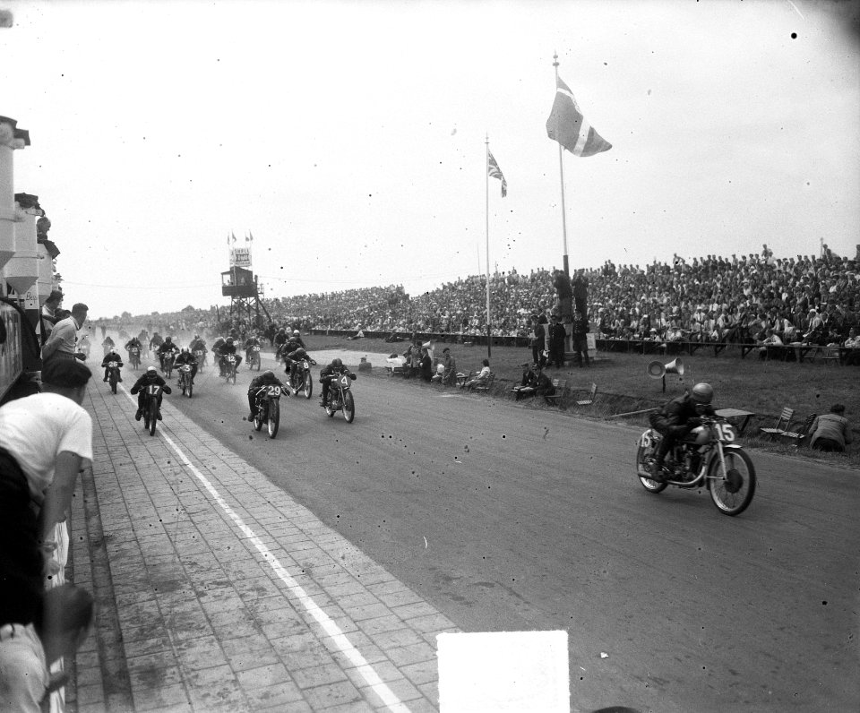 T.T. races Assen. Start 125 cc, Bestanddeelnr 904-0669