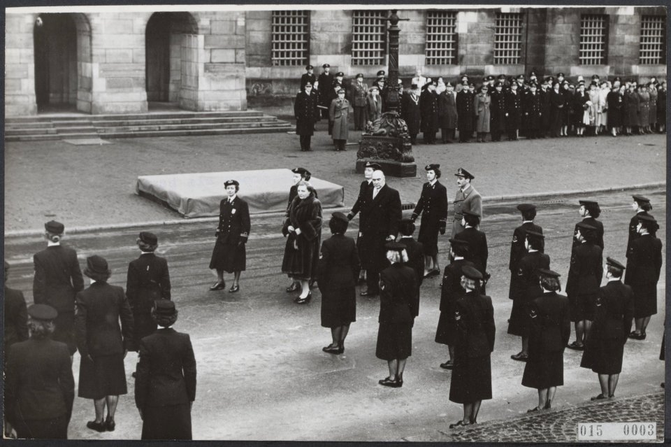 Ter gelegenheid van het tweede lustrum van de MARVA werd op de Dam te Amsterdam , Bestanddeelnr 015-0003