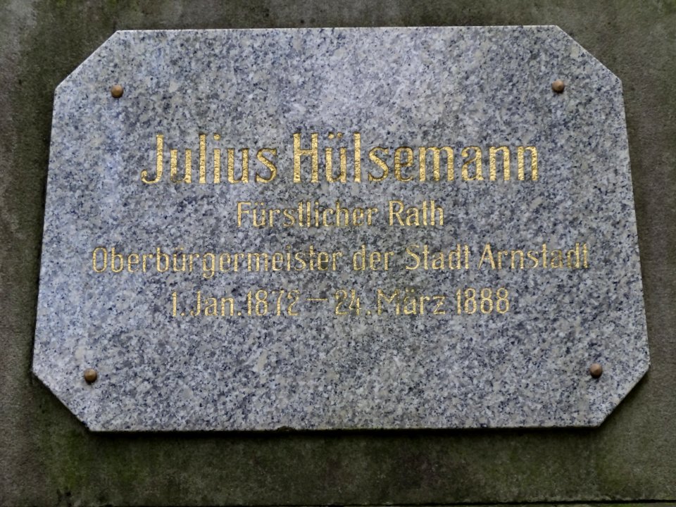 Tafel am Denkmal für Julius Hülsemann in Arnstadt