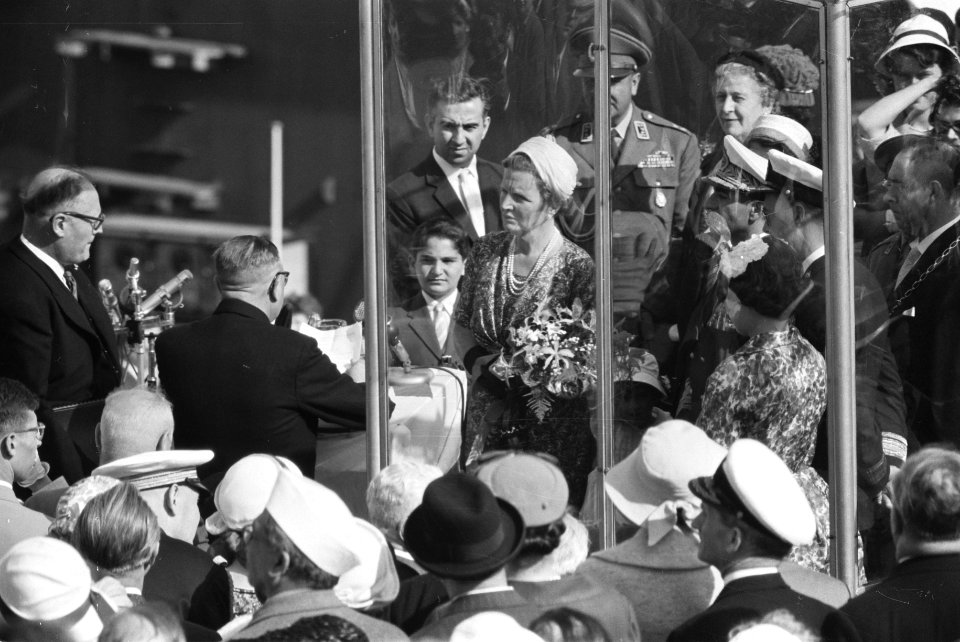 Tewaterlating van de tanker Mohammed Reza Shah door Prinses Margriet in aanwez, Bestanddeelnr 910-3872