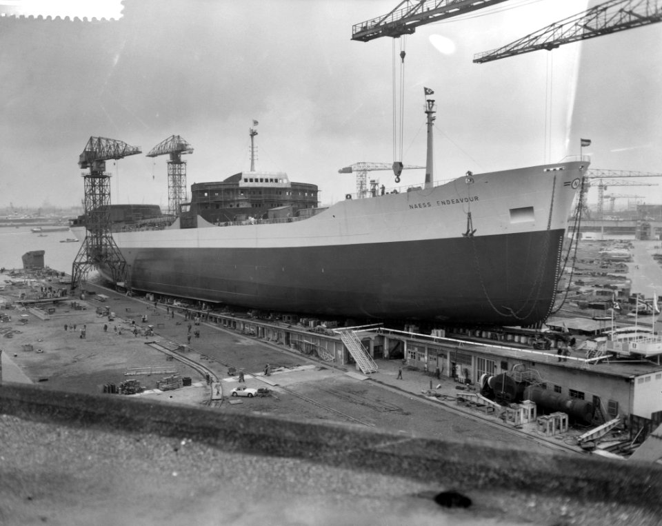 Tewaterlating van de Naess Endeavour bij de NDSM, Bestanddeelnr 911-5477
