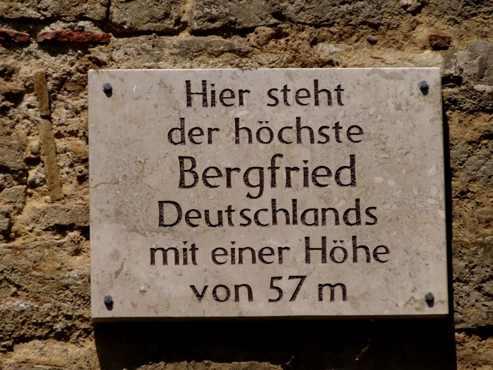 Tafel am Bergfried der Wasserburg Niederroßla