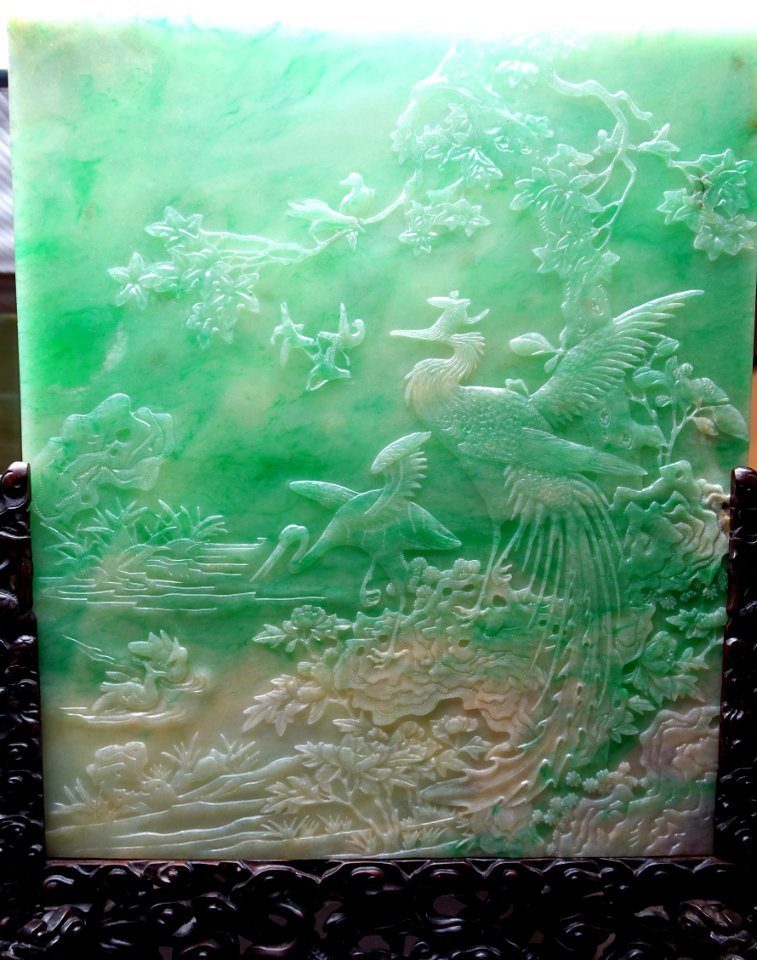 Table screen with flowers and birds, side B, view 2, China, Qing dynasty, 18th-19th century, jadeite - - Matsuoka Museum of Art - Tokyo, Japan - DSC07375