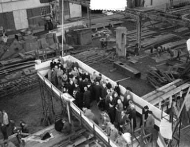 Tewaterlating vrachtschip Artenis door mevrouw dAilly, Bestanddeelnr 906-1566