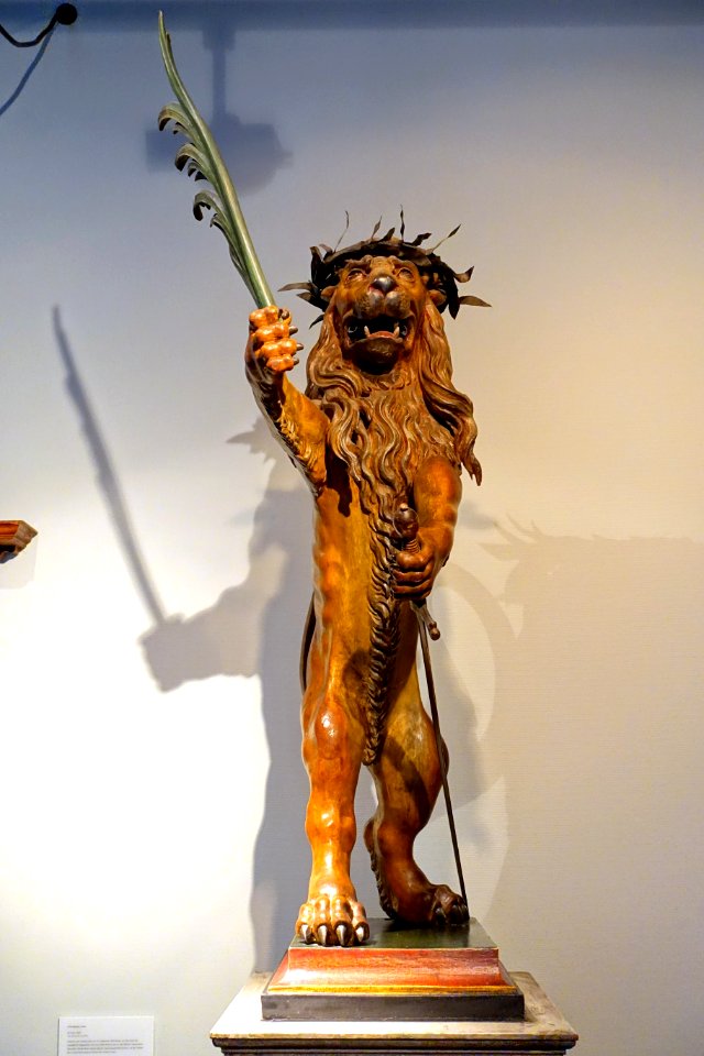 Swedish Lion, artist unknown, 1649, wood, view 2 - Stadtmuseum Fembohaus - Nuremberg, Germany - DSC02231